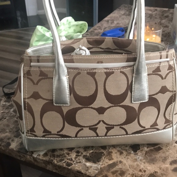 Brand new Classic signature C Coach bag - Picture 8 of 8